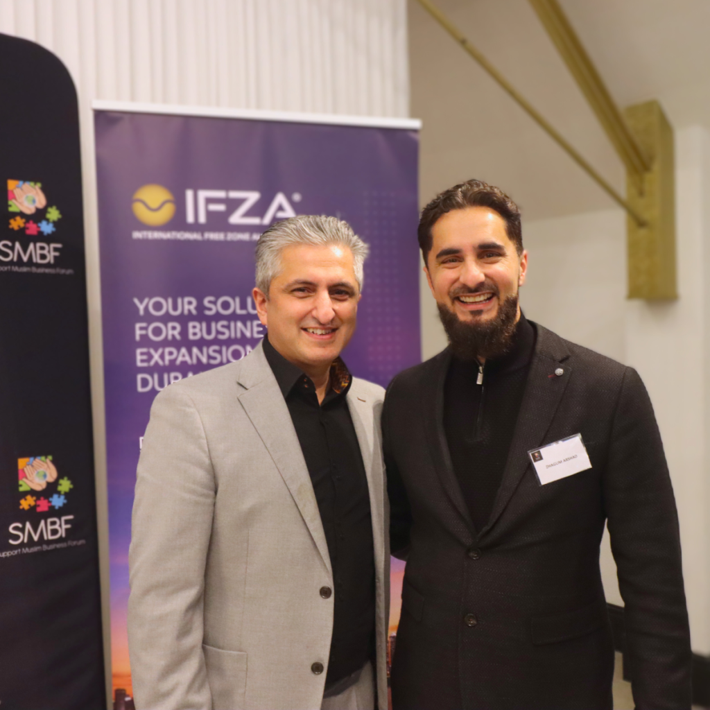 Muslim professional Zhagum Arshad connecting with Muslim professionals at an SMBF networking event